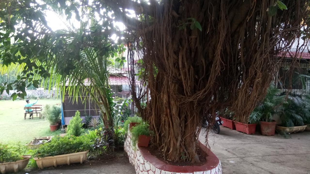 Hotel Ashoka Lonavala Buitenkant foto